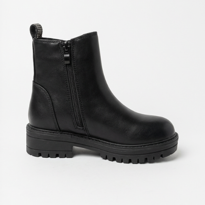 Paire de bottes noires enfant, style Chelsea, fermeture éclair et semelle crantée pour stabilité.